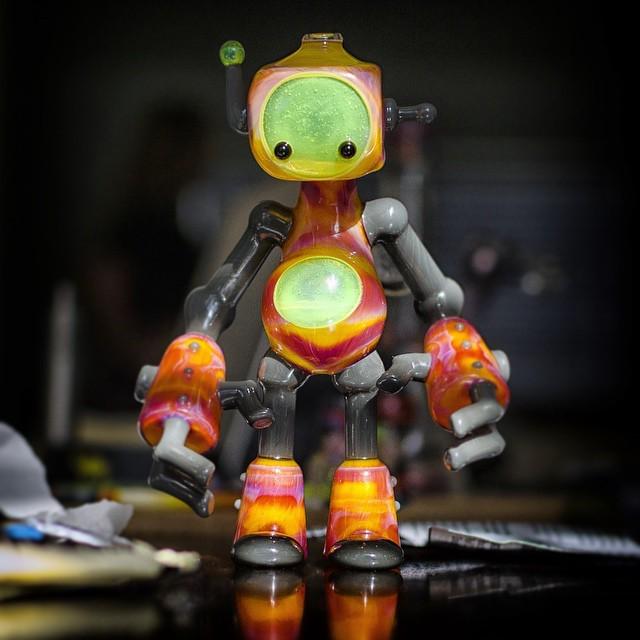 Otherbots's tweet image. Another shot of my @bug_glass #boxbot from today #bugglass .  #bugglass #allfire #boroart #boro #cannabiscommunity …