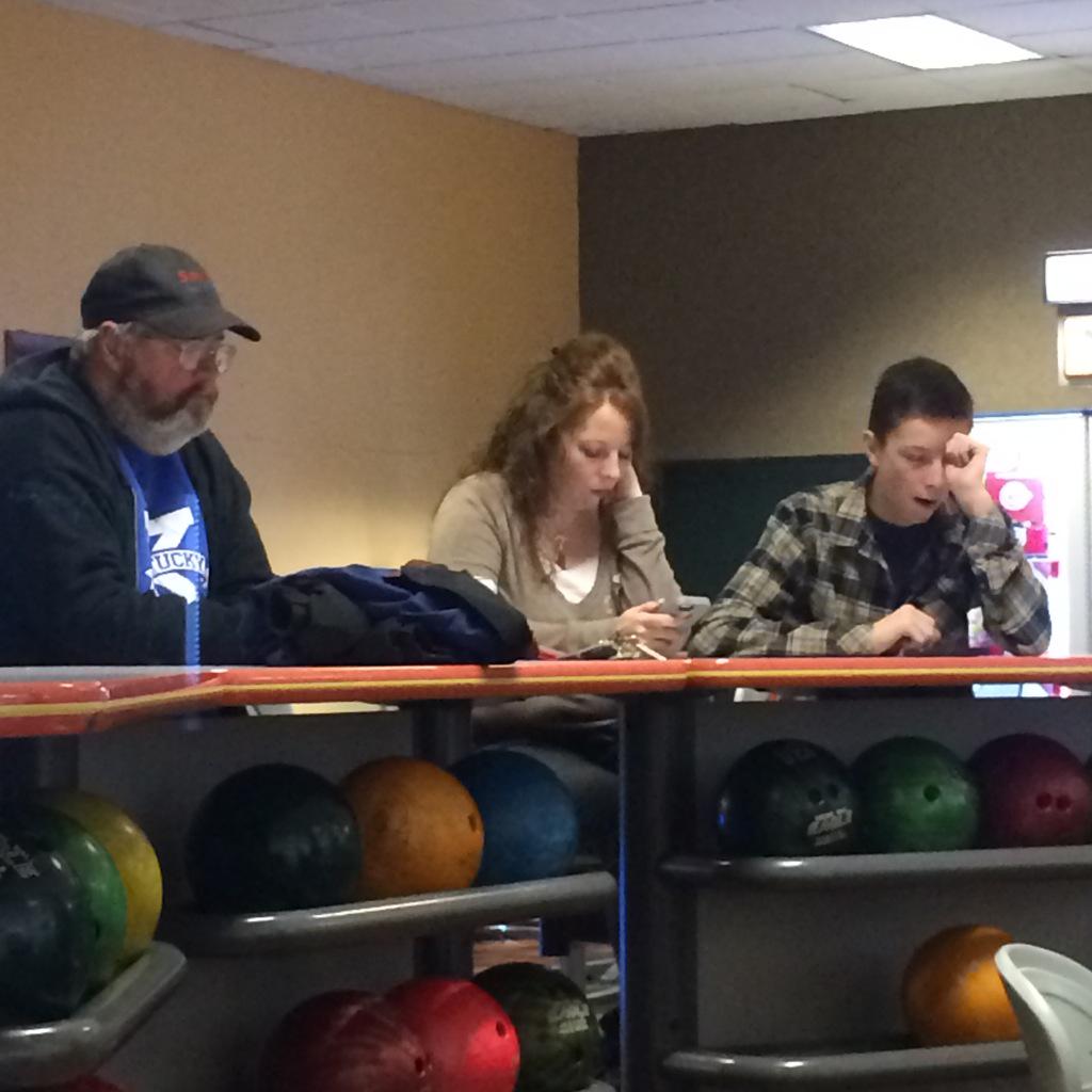 Family outing at the bowling alley. #thisisreallife #putdownthephones