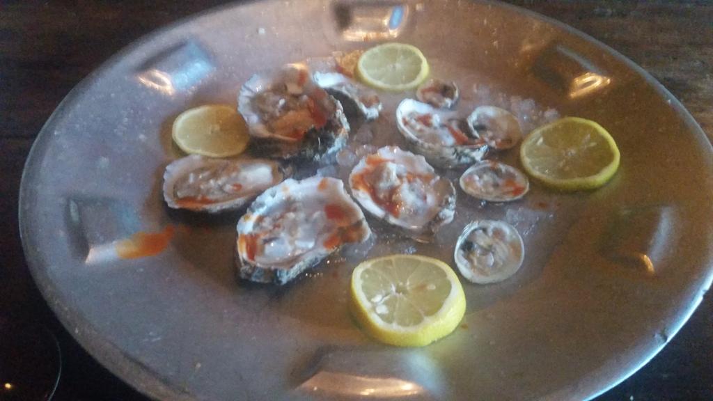 scorpyonne's tweet photo. Fresh clams &amp; oysters....thanks #asl #il piatto... Nicolas fuillatte rose!! Mmmm http://t.co/iHCIY1ORMl