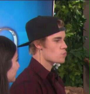 swaggie_fc's tweet photo. quando seus parentes começam a falar mal do justin e você não pode retrucar #askbelieber  #34BieberManianaZonaLivreFM http://t.co/FuvVdpZ1fn