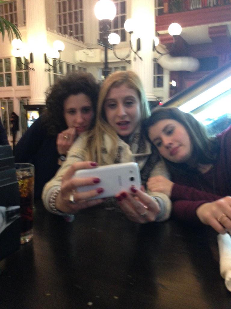 GiuliaDizzi's tweet photo. ร dura vivere senza il telefono #sissimichi #withoutphone #selfie #thequeenofselfies http://t.co/bgB3sbkDl1
