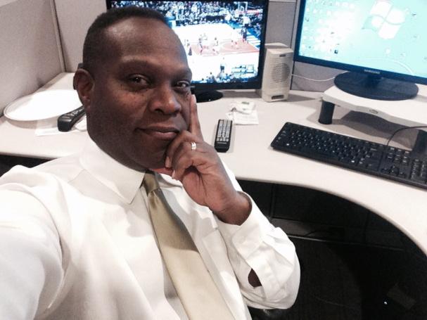 vernKPIX's tweet photo. 20 mins B4 my 1st newscast...and I'm already tired. #DigDeep #ReserveFuel #KPIX5 @ 5:30/6:30...10 & 11pm http://t.co/WF262mYaVt