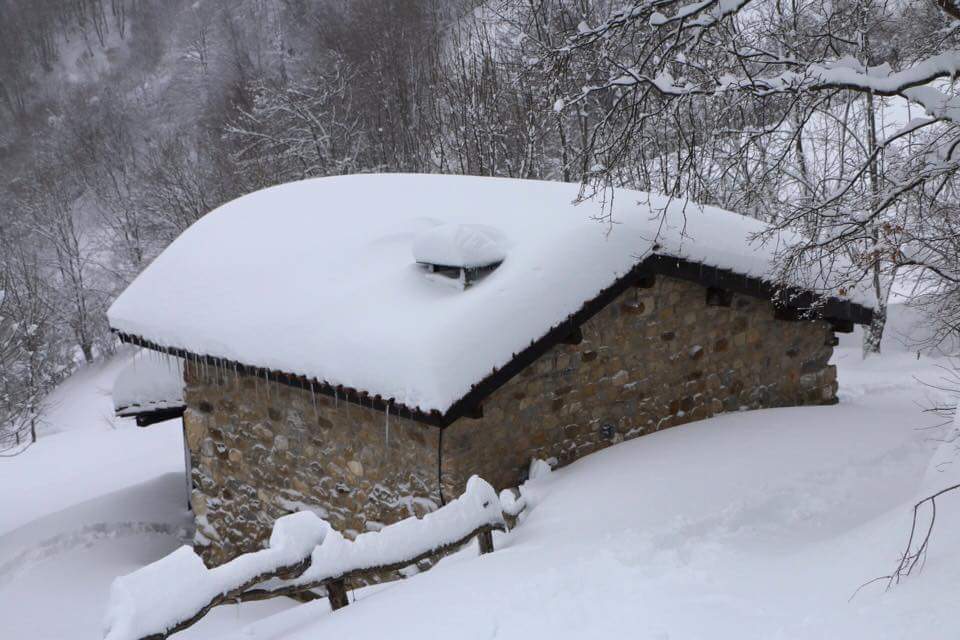 Jbcine1's tweet photo. La nieve esta muy alta como para poder subir, una pena. http://t.co/rH6LrwJAaA