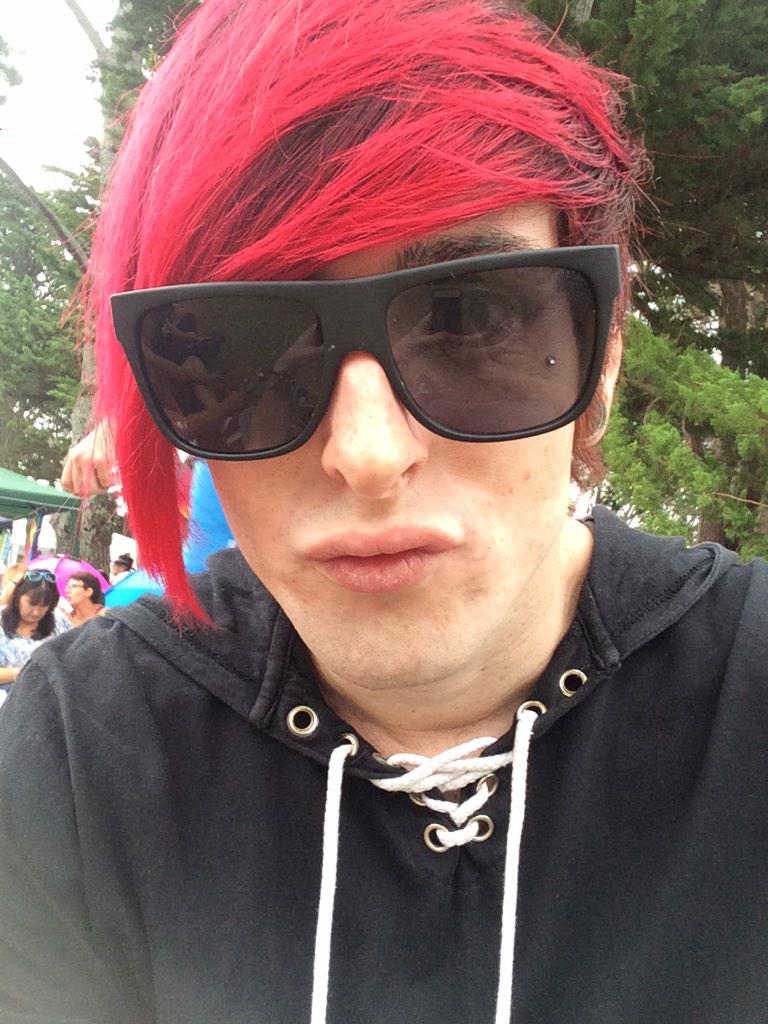 tylerluzon's tweet photo. <3 wooooooo!!!
#biggayout http://t.co/MjZfUPKJ7K
