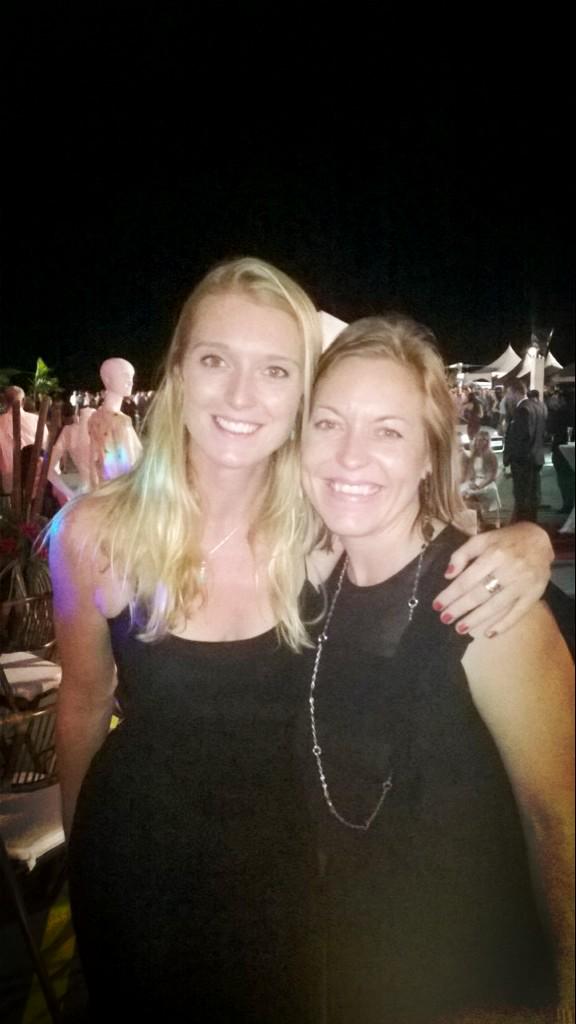 lis_lelu's tweet photo. Spent last night @theislandairshow Grand Cayman fantastic event #georgeclooney tequila yum yum! http://t.co/h2FHUsO560