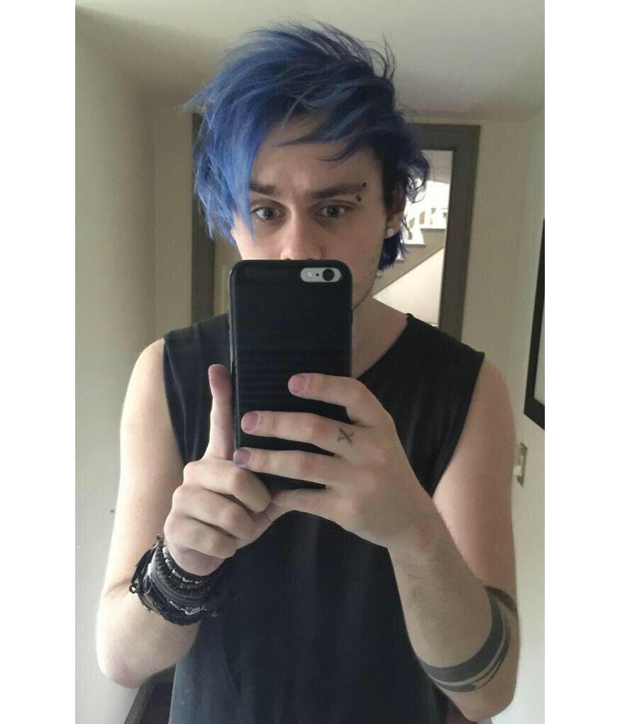 I have bluee hair know yas