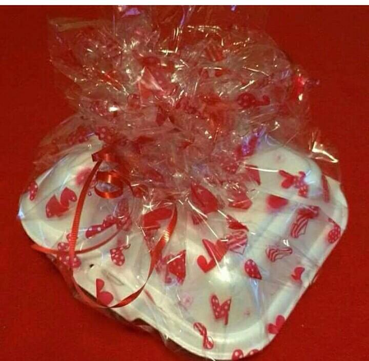 chapiadoraDice's tweet photo. UYYY lla estan yegando mis regalos para san valentin, espero que sea la llabe de la yipeta que me prometieron http://t.co/YH9Yk21wIN