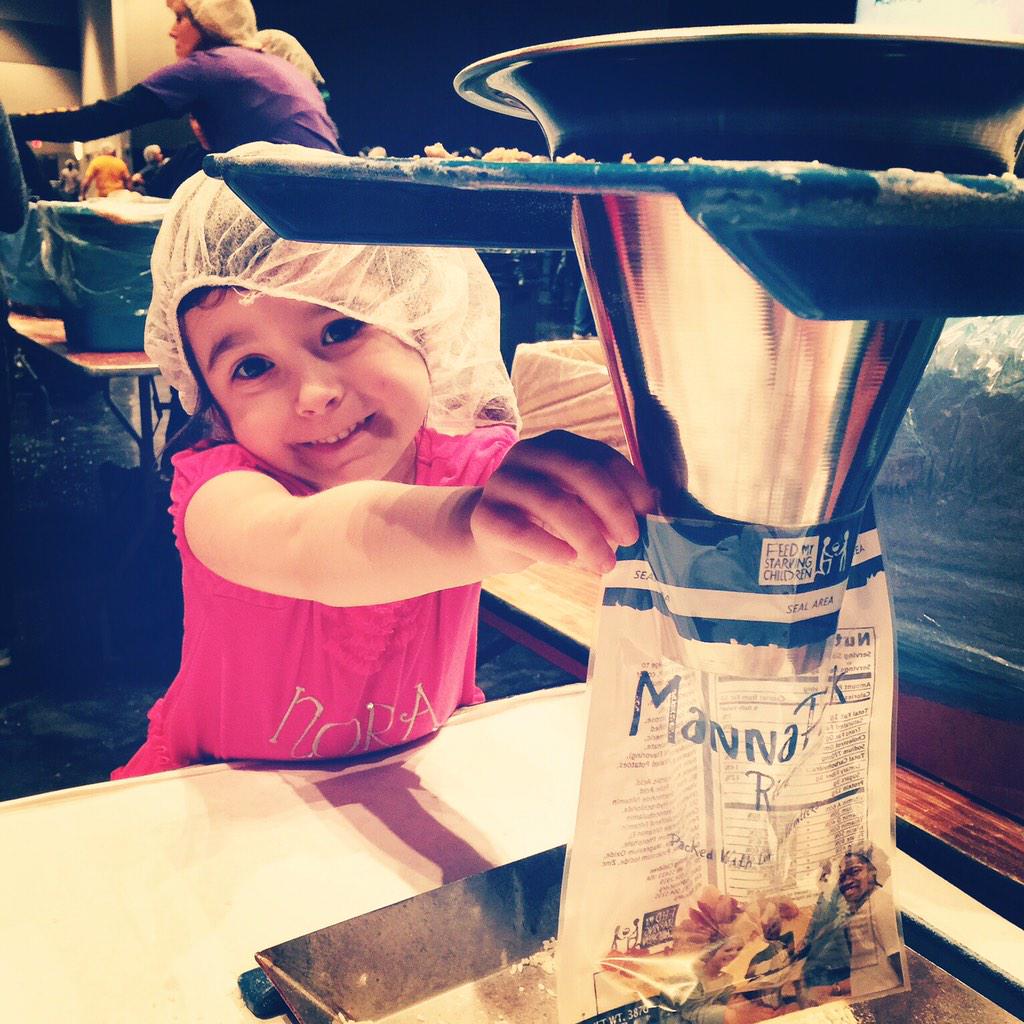 fmsc_org's tweet photo. Volunteers in Baton Rouge, LA are packing 272,160 meals this weekend with our partner @childrenscup. #hunger2hope http://t.co/J6xJgem6dM
