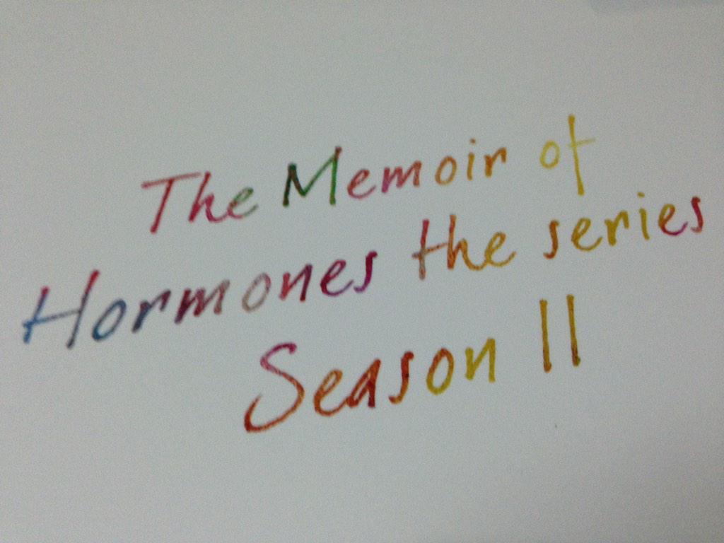 katakerr's tweet photo. |0708| เลอค่ามากครับ ss2 ชอบลายเส้นพี่อาร์ตมาก ควรค่าแก่การเก็บไว้จริงๆ #hormonesboxset2 #HormonesTheSeries2 🙏🙏 http://t.co/zGopHscBM6