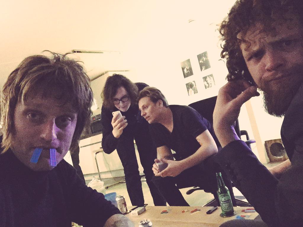spikevanzoest's tweet photo. Hou je koppie d'r Met poker! #waarloopjijteleggedan http://t.co/wYrg6lb8NZ