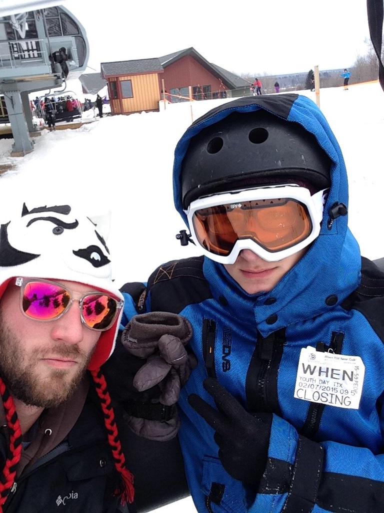 zach_tenhaken's tweet photo. Besides the fact my butt hurts it was all around a pretty good day!πΏπ#snowboarding #legendaryguys http://t.co/mKaICQNn8f