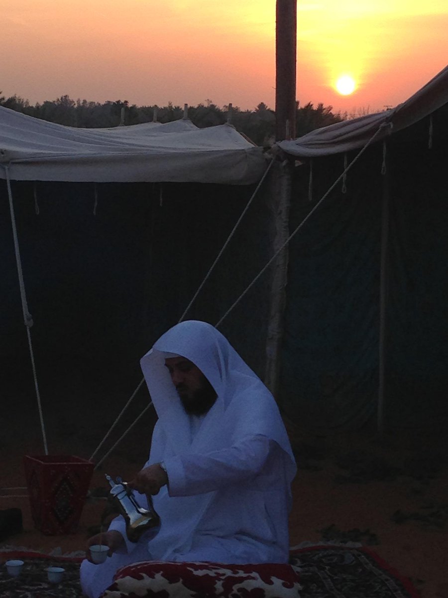 قل مرةً واحدة :

اللهم بك أصبٓحنا
وبك أمسٓينا

وبك نحيا
وبك نموت
وإليك النشور ..