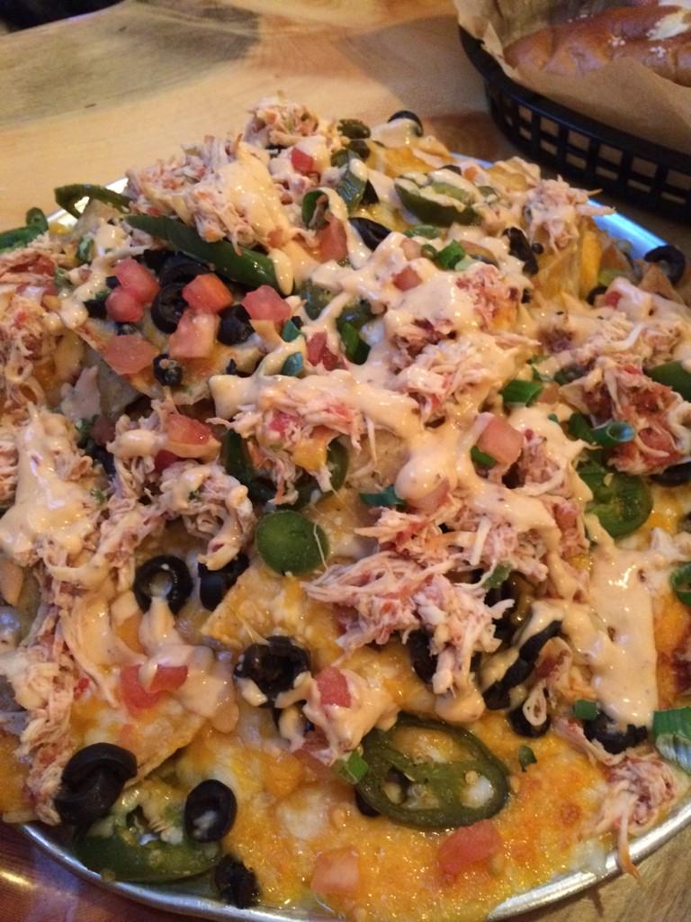 TessRollmann's tweet photo. Ollie's Pub and Grub.  4 of 5 stars.  Queso + cheese.  Great spread.  #tessnachoblog http://t.co/H39Hd8ET6h