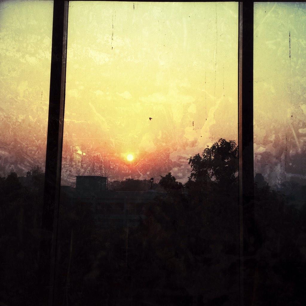 twilightfairy's tweet photo. #gharwapsi for me today like the birdie. Getting discharged after #mpflrecon surgery day 2. Bracing self for rehab! http://t.co/4dVF05lCpO