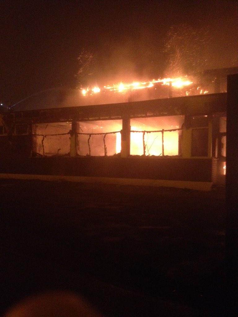 WMFSFallingsP's tweet photo. Severe fire in industrial premis in linthouse lane. 6 pumps. #fallings park #Willenhall #bloxwich http://t.co/IYCPpQvW1D