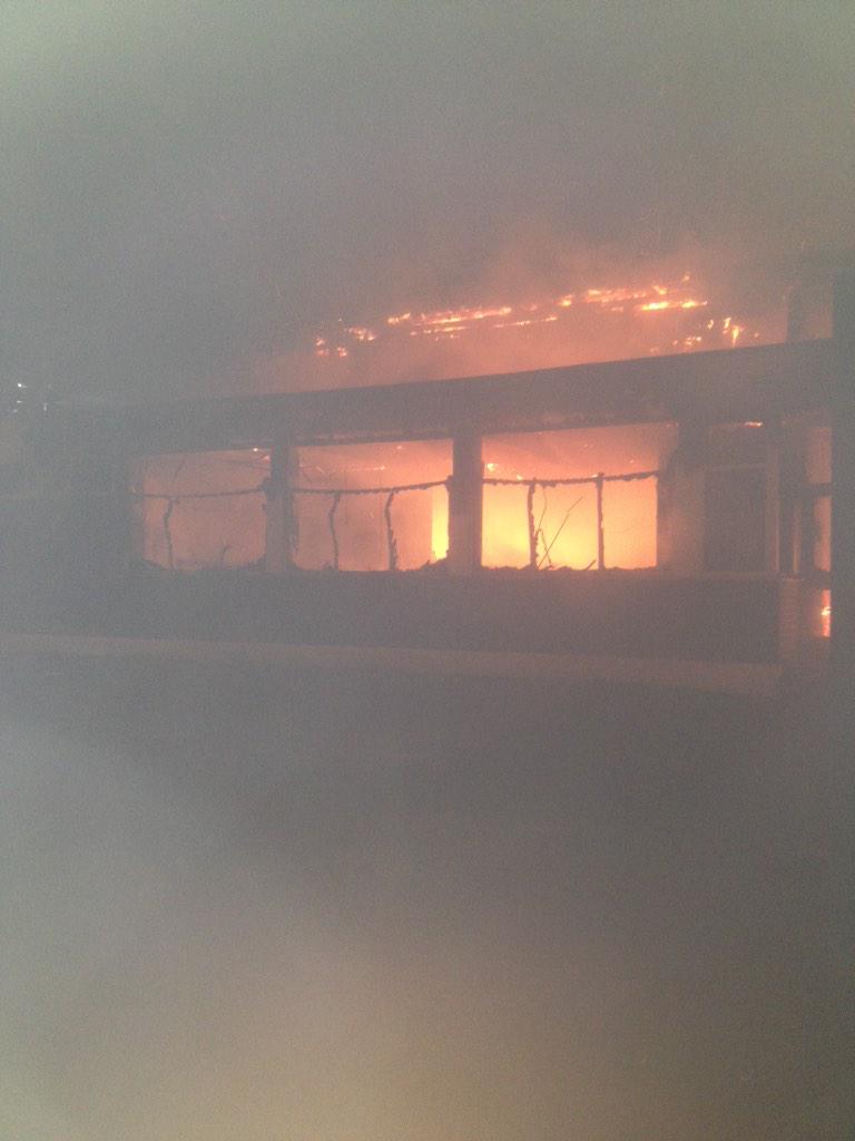 WMFSFallingsP's tweet photo. Severe fire in industrial premis in linthouse lane. 6 pumps. #fallings park #Willenhall #bloxwich http://t.co/IYCPpQvW1D