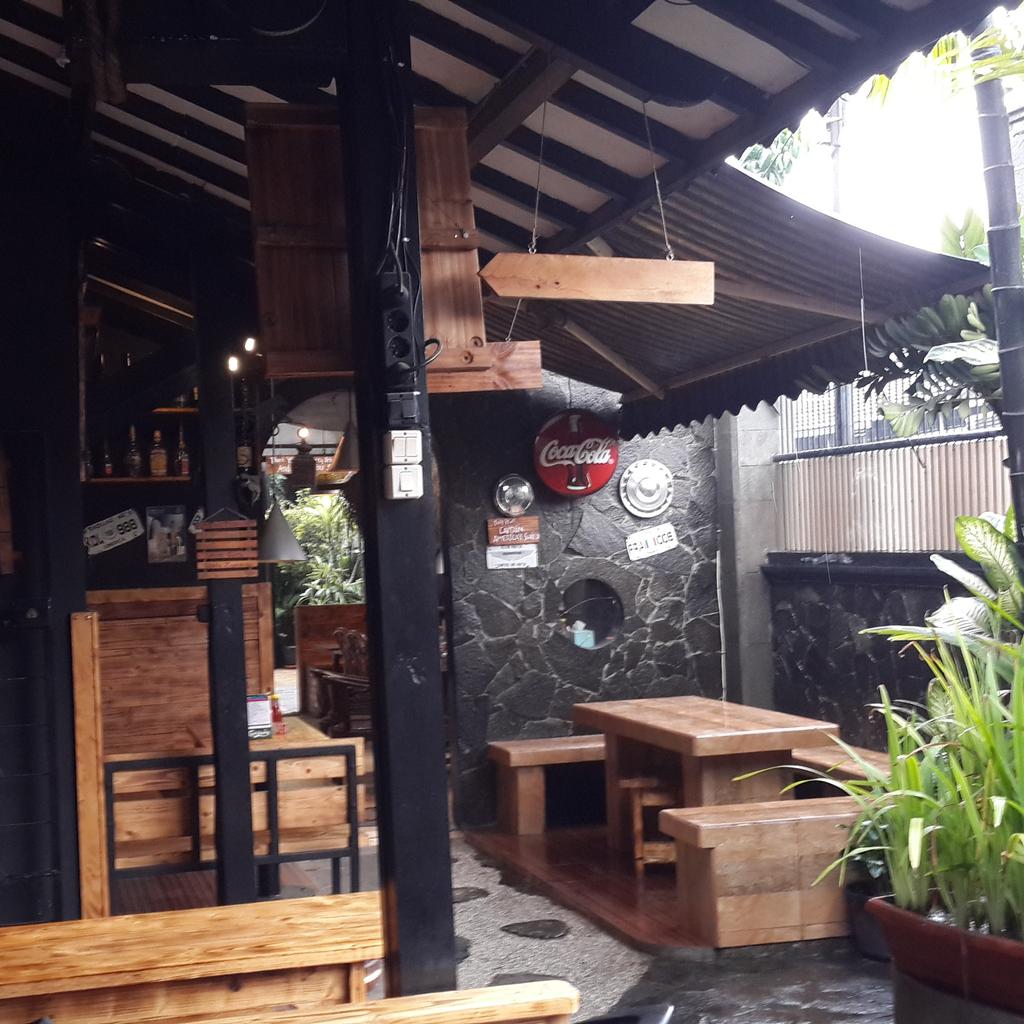 OZTcafe's tweet photo. #oztcafe the biggest steak in bandung since1998 http://t.co/FnXAXt9sSO