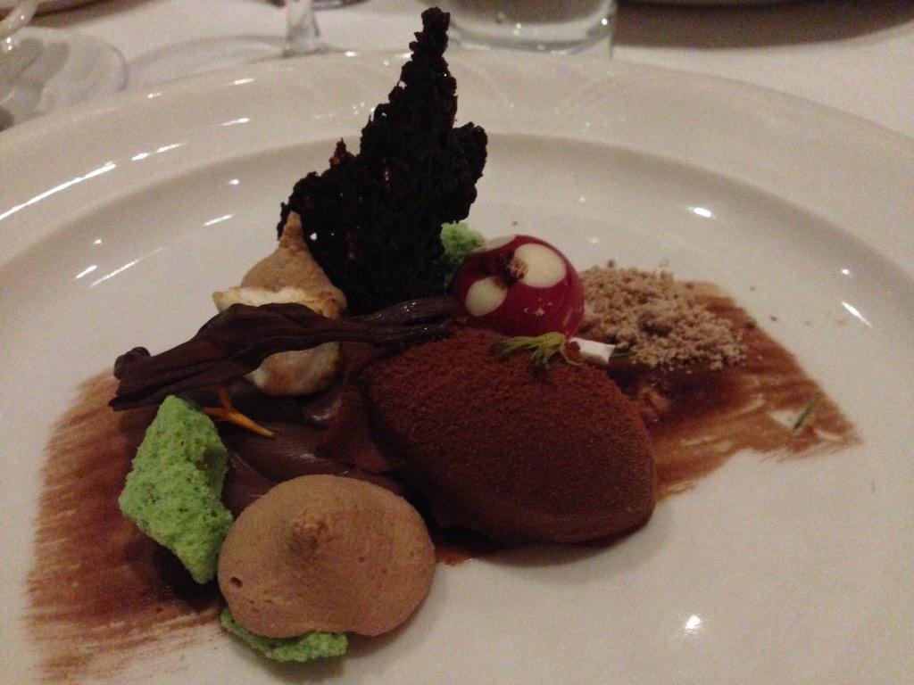 AlyPain's tweet photo. Ok, dessert is pretty awesome too! #CCC2015 @GoldMedalPlates #ShowYourRed http://t.co/jluhwt4D8h