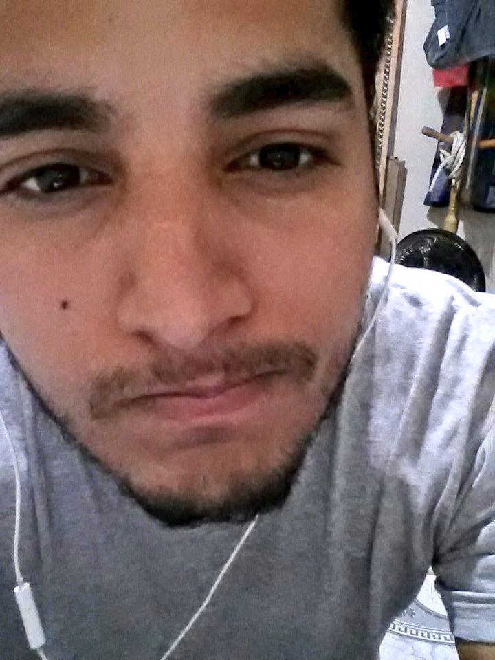 BriitoLucaas's tweet photo. E as olheiras? :/ #kdOsono http://t.co/TuNLvgEL30