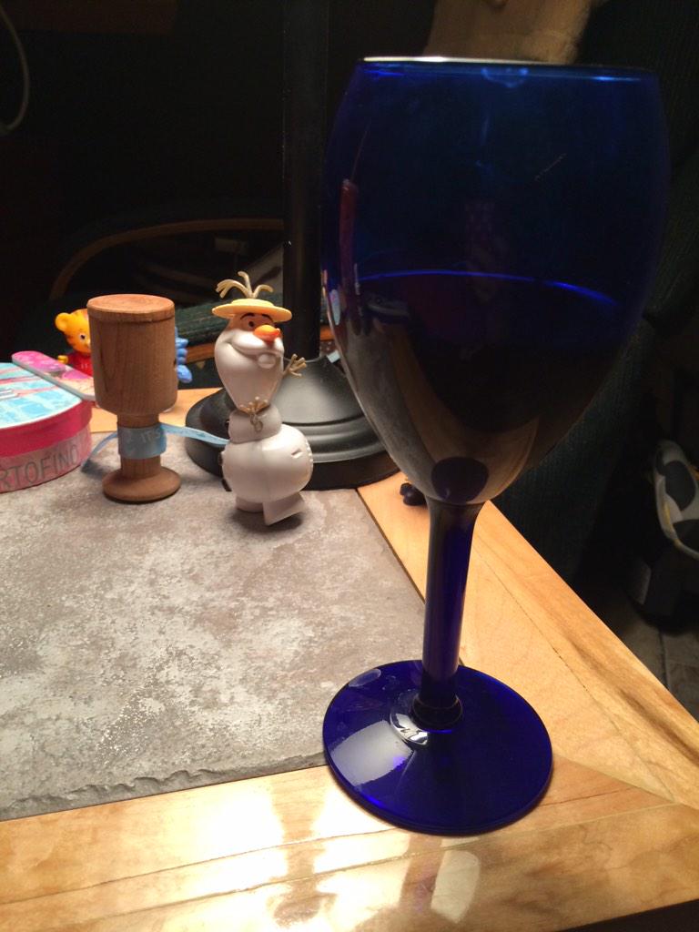 sadie_rae17's tweet image. Hubby's gigging. Kids are sleeping. And mama's wine-ing. #Relax #BeenAWhile #TryingtoStayAwake