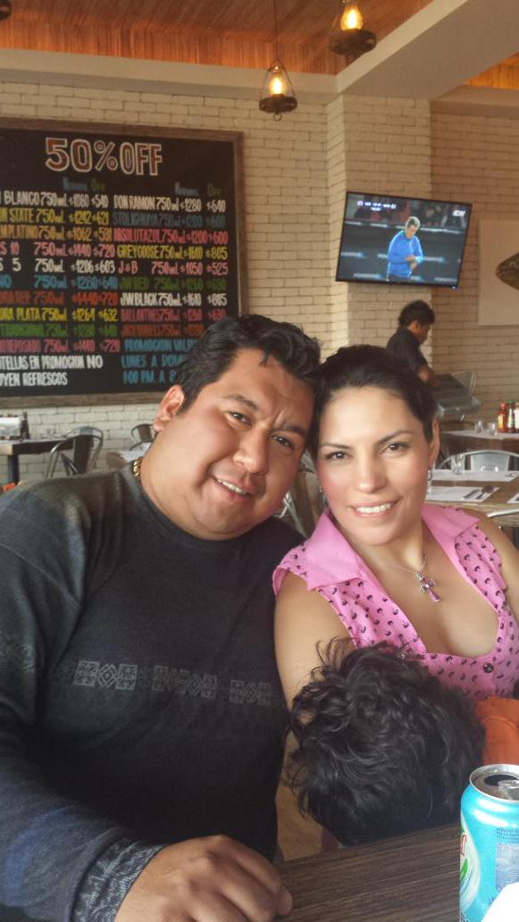 guerreratorres's tweet photo. Una tarde extraordinaria y feliz con mi esposo http://t.co/rOjuIF7FSg