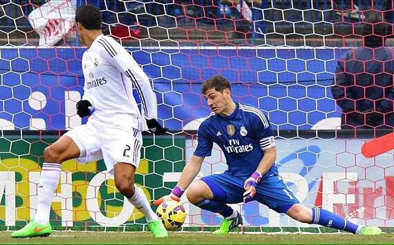mercizizou_'s tweet photo. Hay que ser un jeta para no reconocer que este gol es culpa tuya y echarles mierda a Nacho y Varane, @CasillasWorld http://t.co/DvOlLqNxY5