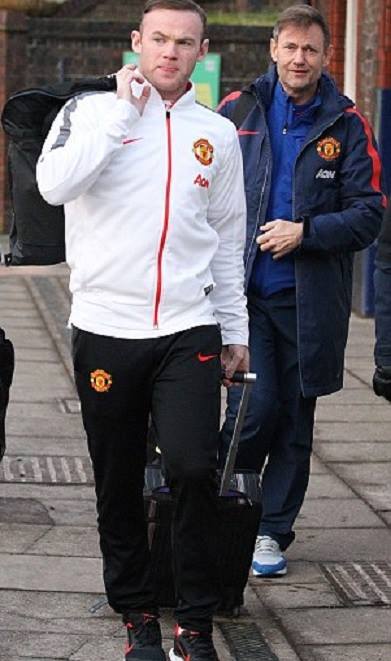 ManchesterMru's tweet photo. The boys on their way to London 

#CommonReds http://t.co/O7bMPrlgsc