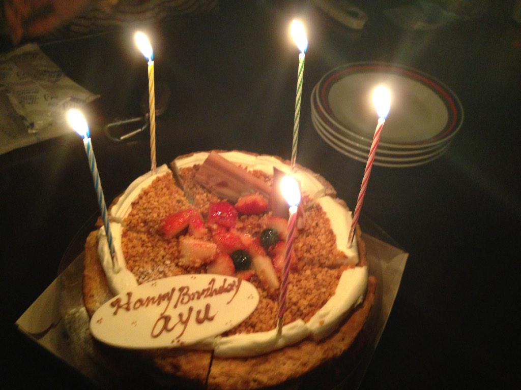 AyuHappybox's tweet photo. ジェノワーズのナポレオン美味しいーーーーーー！
最高だぜぇっ
歳をとるのは嫌だけどケーキが食べれるからいいや！ http://t.co/tWGdUr1EoH
