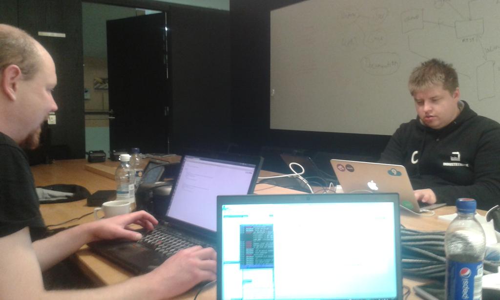 Failattu's tweet photo. #upotus from @Eficode hard at work in #industryhack #hackthecrane http://t.co/X9JIiXlgXG