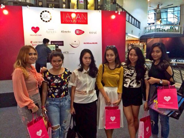 erinmoley's tweet photo. @fienapici @corrynazara2 @aldilakarina @sashacaesaria @inikekeng  #japanbeautyweek2015 http://t.co/fbXAlozA9W