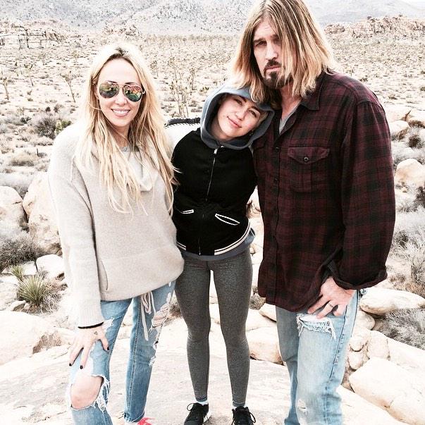 Got a hug zit but dis photo is juzzzzz to shweeeeet 🍬🍭🍬🍭🍬🍭 I neeeeeeeeded dis day with my fam bam 💖