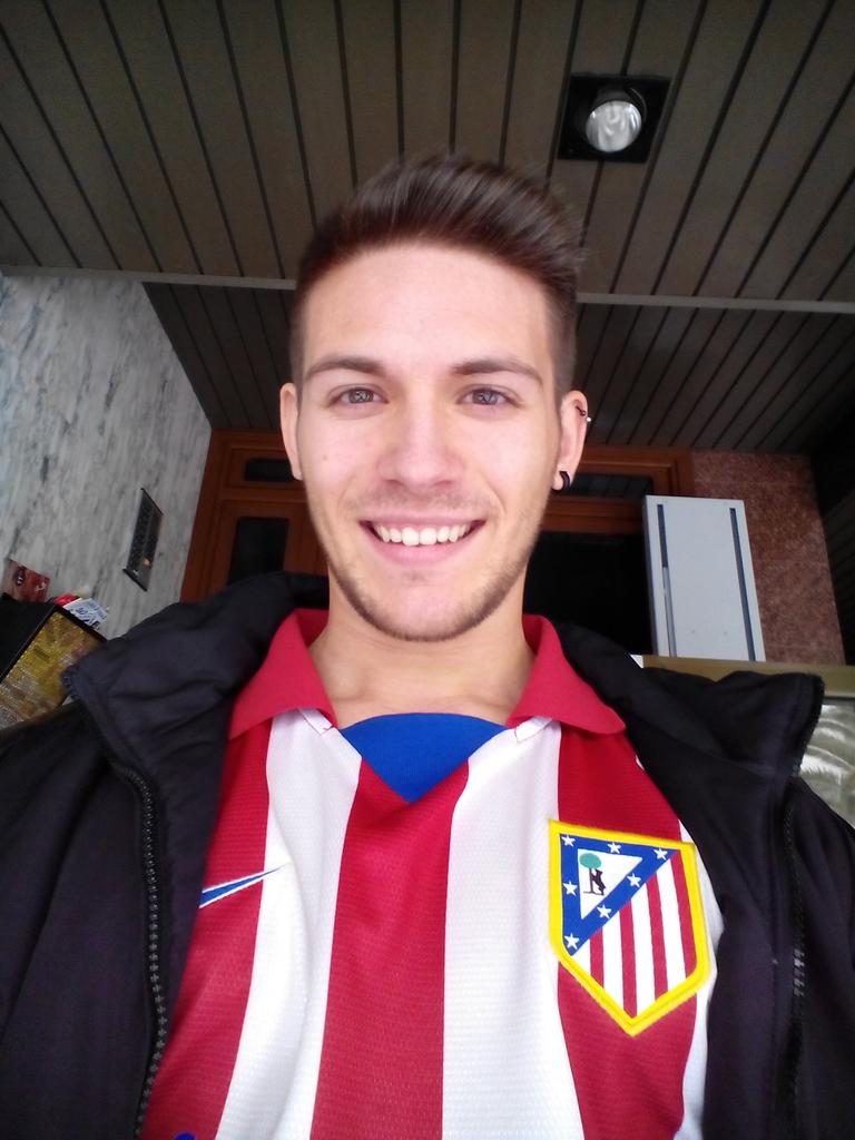 JaviRubioh's tweet photo. Buenos y rojiblancos días http://t.co/nlm2Gd4WgD