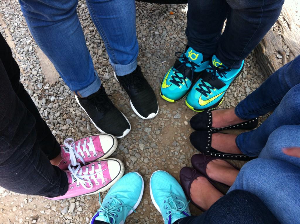 jennilyyyyn's tweet photo. Kicks of the dayπ Earlier with cousins! #Sundaaaay @yeeee_D @chadiyesz http://t.co/DAkS0uQPQY