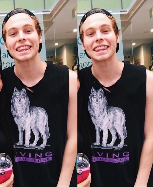 <a href="/Fcckup_/">L. </a> YOU MAKE ME SO HAPPY JUST BY SMILING AW.