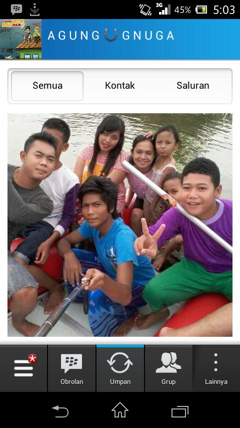 BanjirGresik's tweet photo. Meski kebanjiran tetep happy ya :) RT @acbsr15 hikmah banjir gresik, naik perahu BNPB gratis http://t.co/FhBcLsiA7l