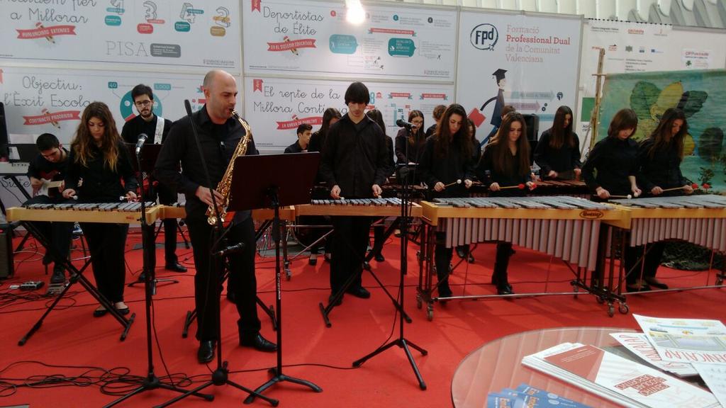 Ayer en #educare2015 demostrando el IES Rodrigo Botet d #Manises q la #música está muy presente en la escuela pública