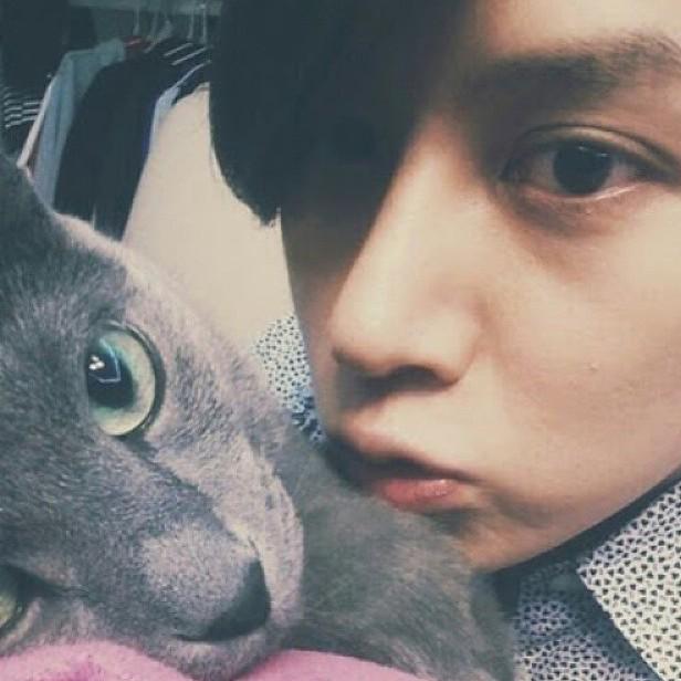pikapik_a's tweet photo. the way of #BumBug ㅋㅋㅋㅋㅋ goodluck puppy 😂💕
#SiChul #woncin 's http://t.co/gRZ1rjX18l