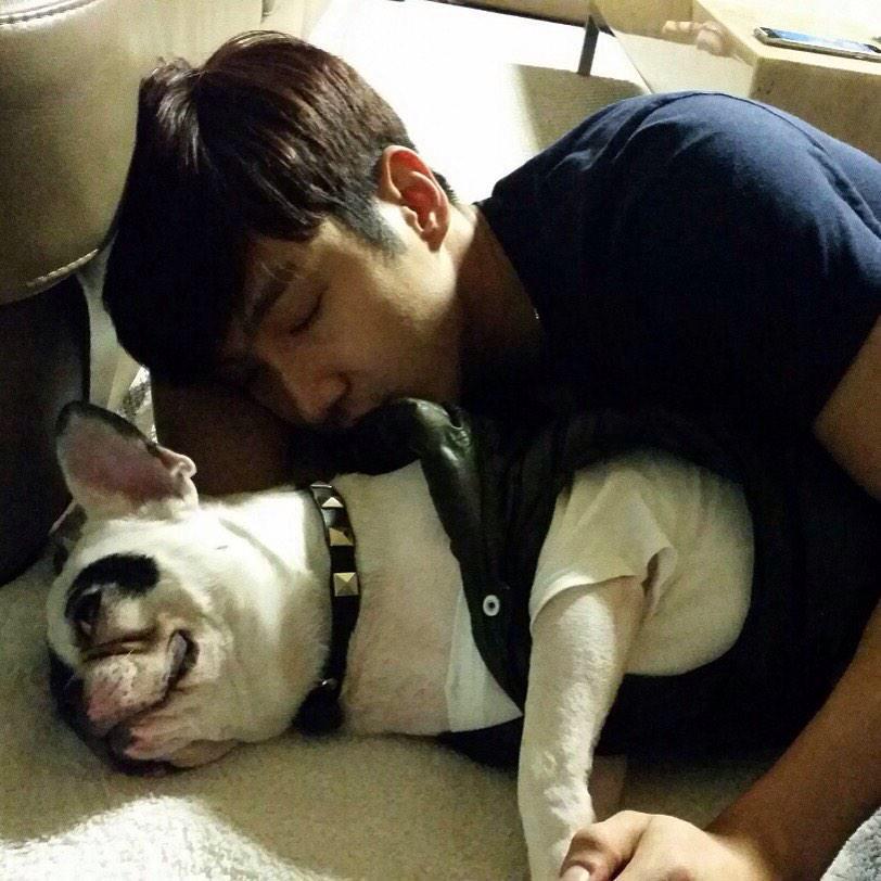 pikapik_a's tweet photo. the way of #BumBug ㅋㅋㅋㅋㅋ goodluck puppy 😂💕
#SiChul #woncin 's http://t.co/gRZ1rjX18l