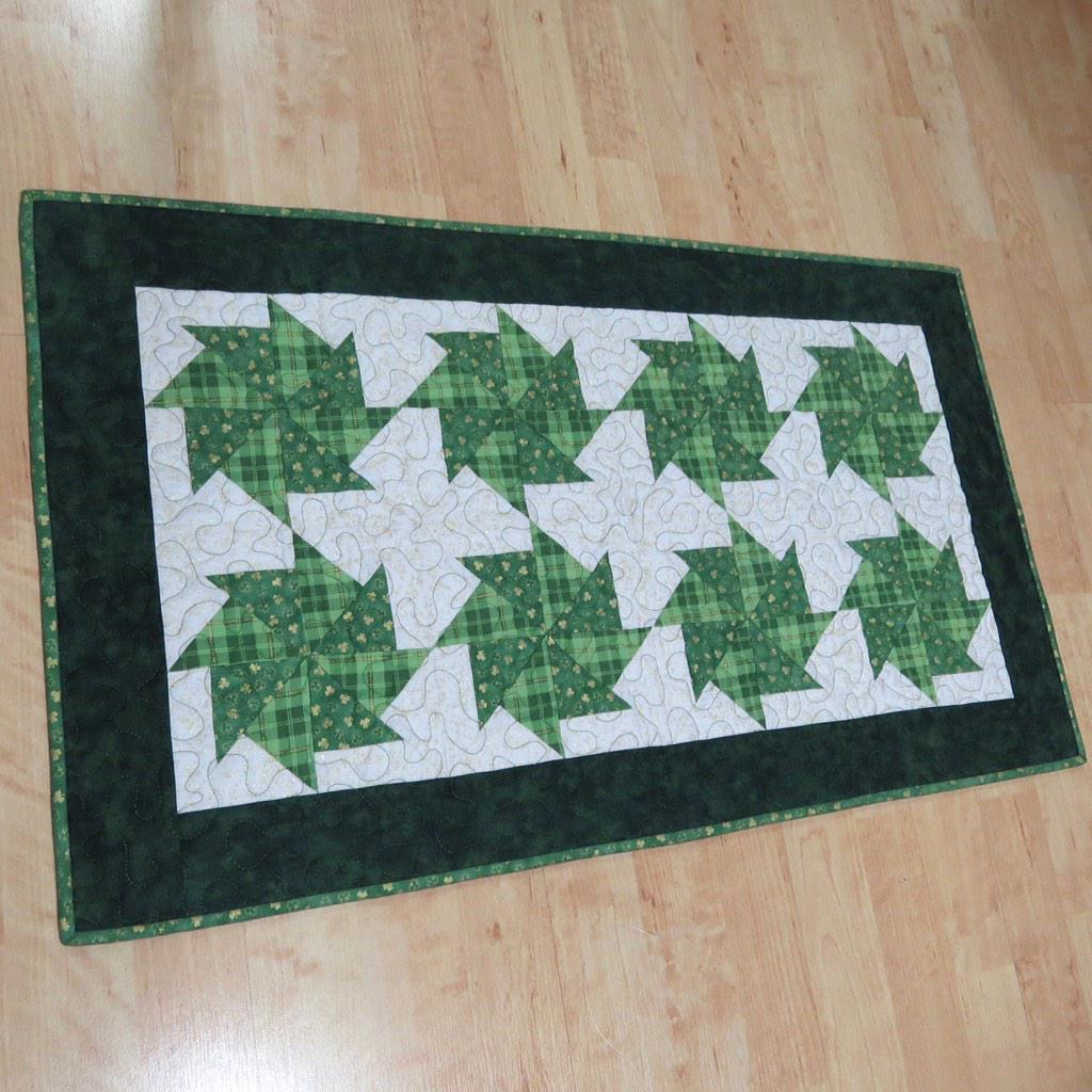 St. Patrick Tablerunner <a href="/thehotbobbin/">The Hot Bobbin</a> #handmadetablerunner #homedecor #tableware #tabledecor  #quilt #stpatrick