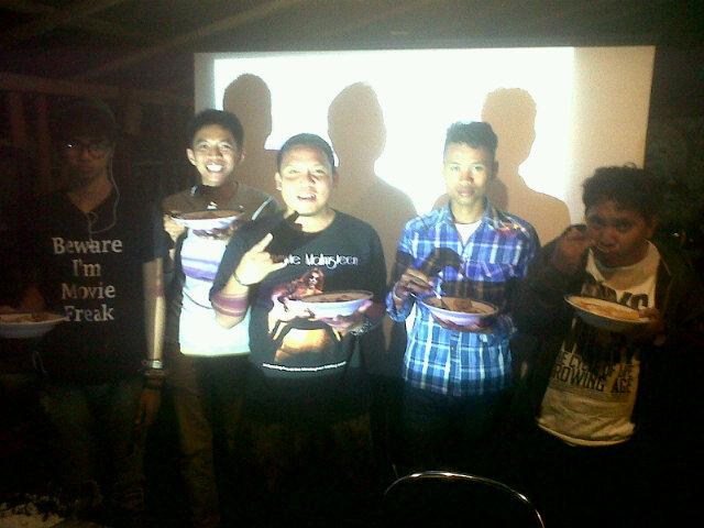 Mereka, peserta #PaluMenulisII. Dari kiri: <a href="/Nickname_Rendy/">Buruh Pixel</a> <a href="/YohanesAnri/">Yohanes Anri</a> <a href="/Rachmat_atho/">Rachmat Syahrullah</a> Rahmat Yani <a href="/Jefryhistory/">Jefrianto</a>