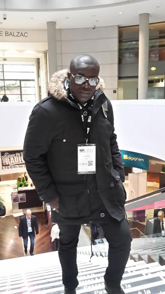 BleouDidier's tweet photo. Salon de la radio Paris 8 ieme http://t.co/N2qQ1xhrED