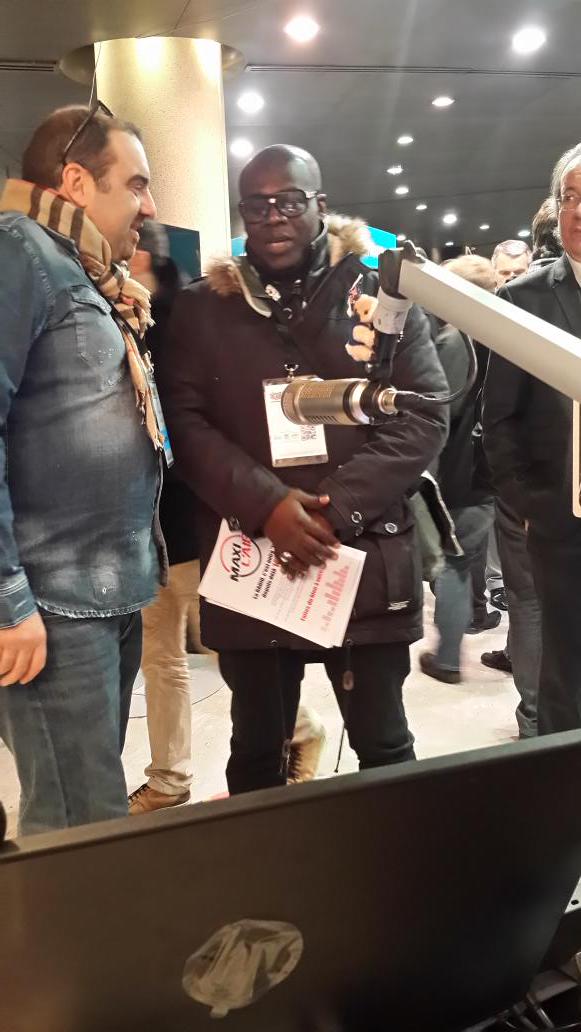 BleouDidier's tweet photo. Salon de la radio Paris 8 ieme http://t.co/N2qQ1xhrED