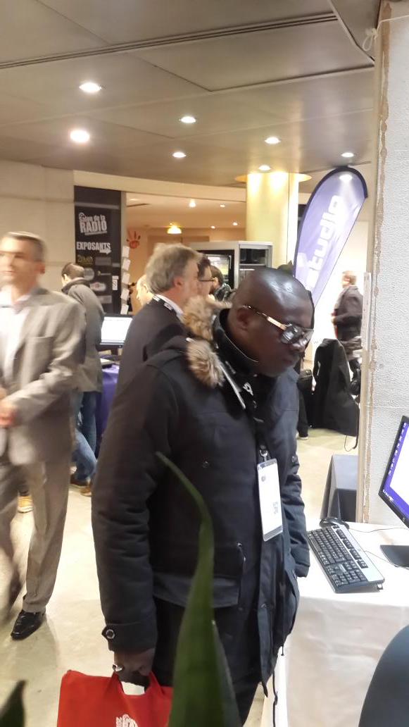 BleouDidier's tweet photo. Salon de la radio Paris 8 ieme http://t.co/N2qQ1xhrED