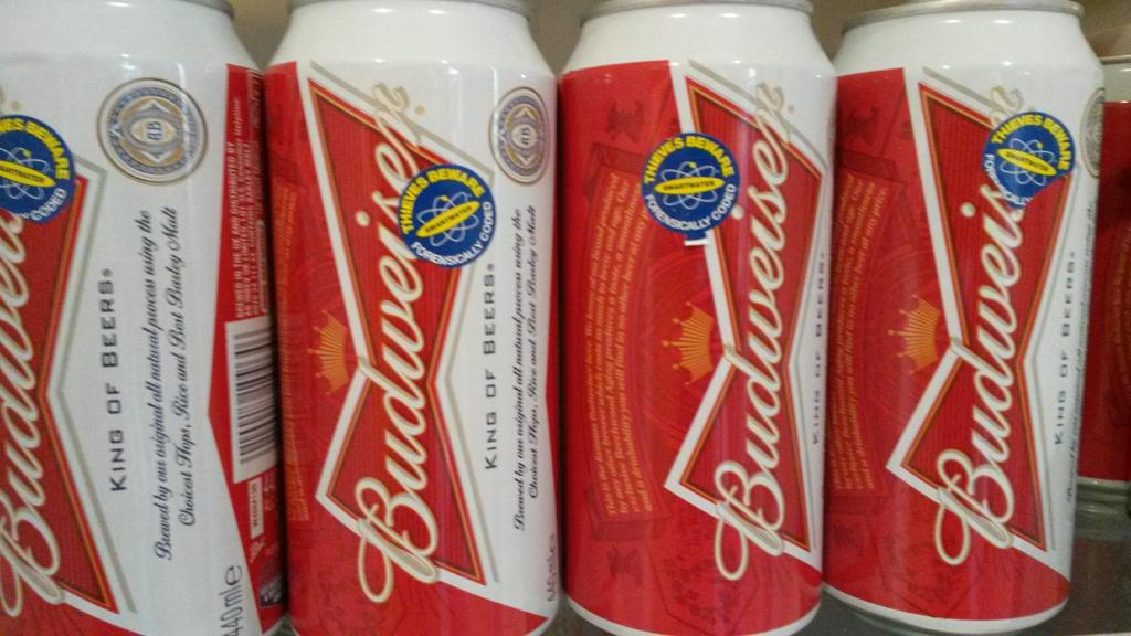 Jamespubes's tweet photo. Thanks for my free smart water @WMerciaPolice my beer is protected. @SmartWaterNews @Budweiser http://t.co/RbicMo3h1a