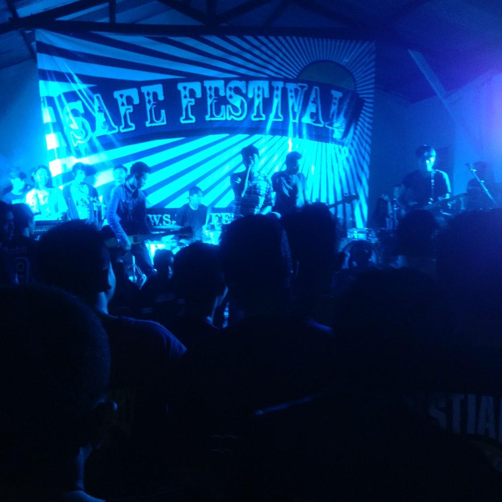 SAFEFESTIVAL's tweet photo. On stage @electrictropsET #SAFEFESTIVAL #SALATIGA http://t.co/vF9J0QRBmA