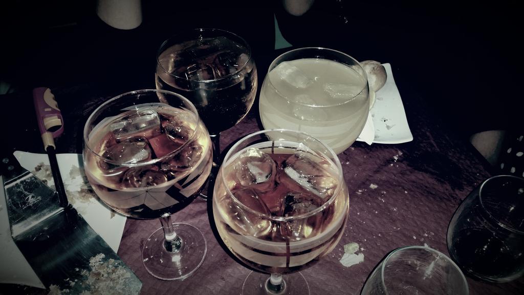 Pilar1422's tweet photo. Asi se empiezan unas vacas#DobleBrindis#Cumple#Relax http://t.co/ERZw0Fm6Vs