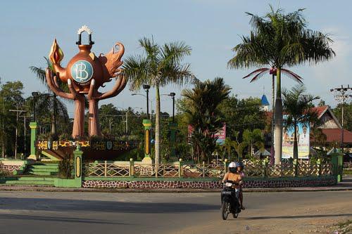 tugu chibi <a href="/SintangOfficial/">Sintang</a>