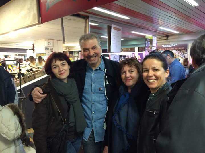 J'étais aux Halles d'Avignon ce matin, avec mes amis. L'union républicaine tout simplement.