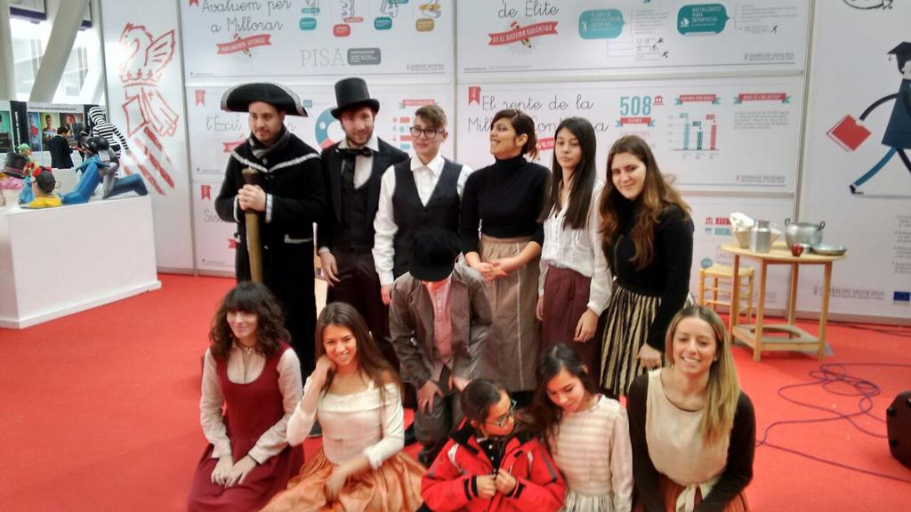Grupo de #teatro del IES Rodrigo Botet de #Manises que ayer hicieron una estupenda demostración en #educare2015
