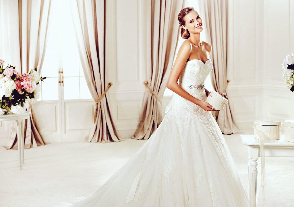 LauraDayBridal's tweet photo. Loads of unusual, stunning dresses in the shop, don't miss out... http://t.co/FRofokG9sX